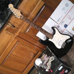 FENDER STRATOCASTER ELECTRIC Guitar