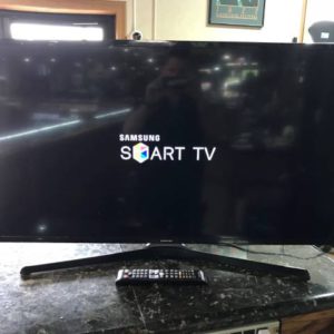 Samsung UN40J5200 TV