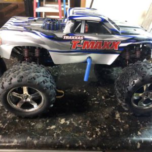 TRAXXAS T-MAXX NITRO CAR